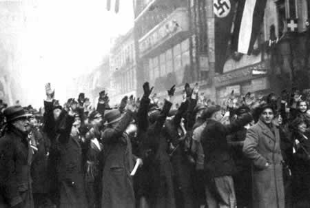 萨尔公民投票赞成重新并入德国(歷史上的今天。中国)