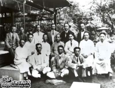 孙中山夺回广州,发表和平统一宣言(歷史上的今天。中国)